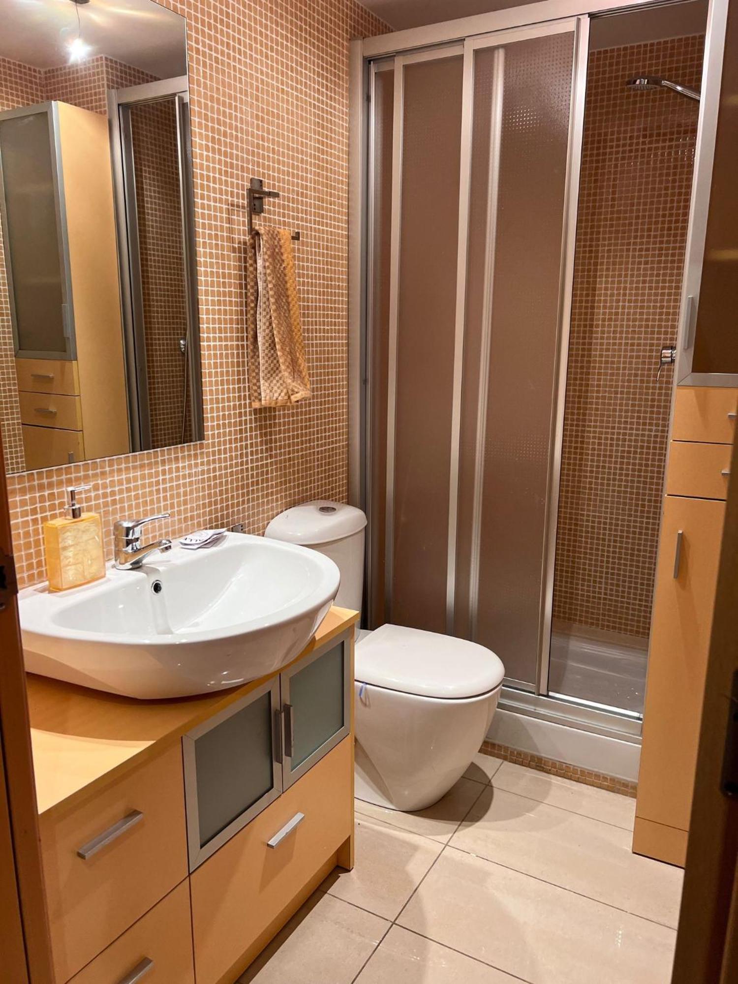 Fira Gran Via 2 - Private In A Shared - Privadas En Compartido