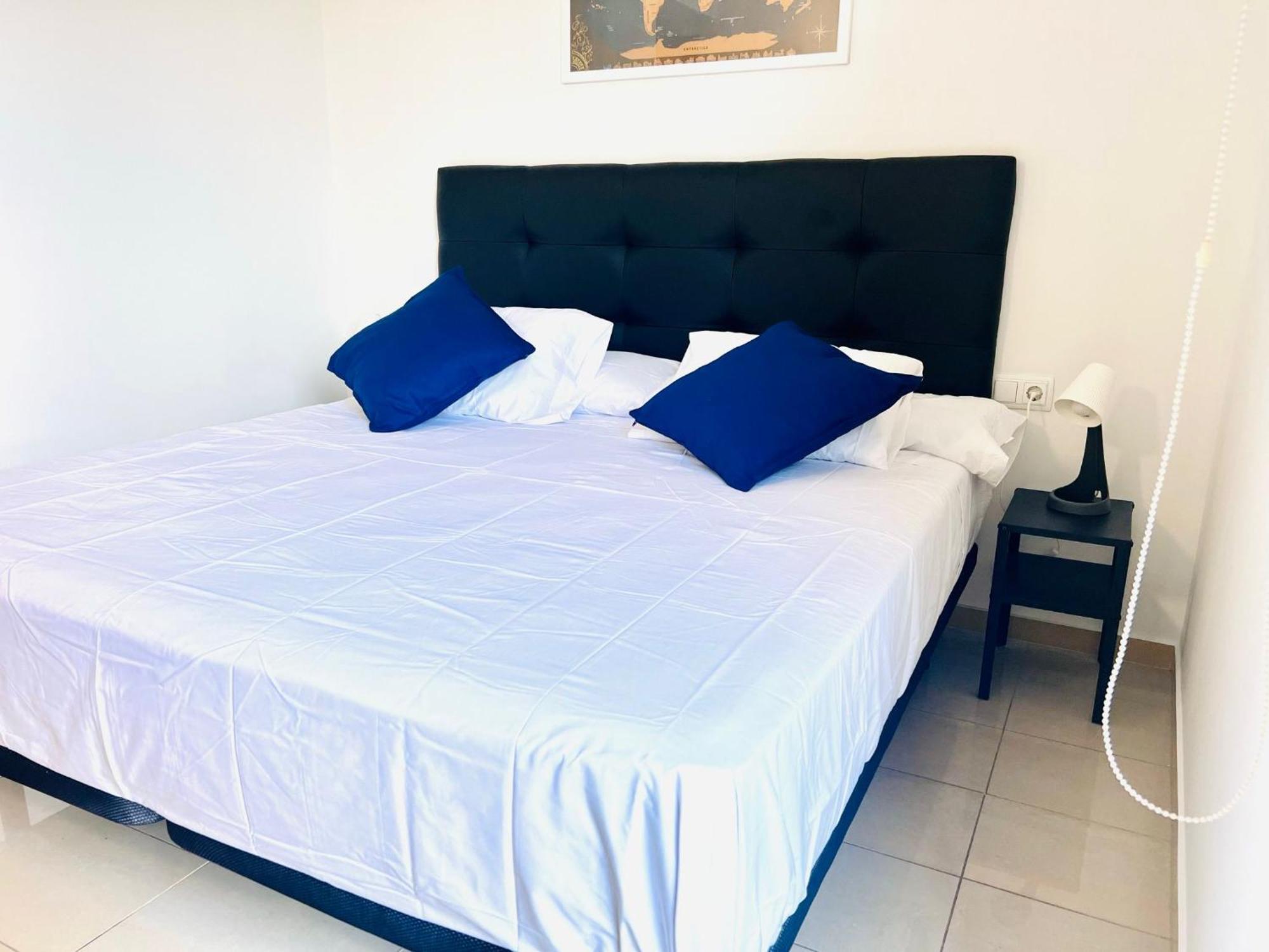 Parque de Campismo Fira Gran Via 2 - Private In A Shared - Privadas En Compartido L'Hospitalet de Llobregat
