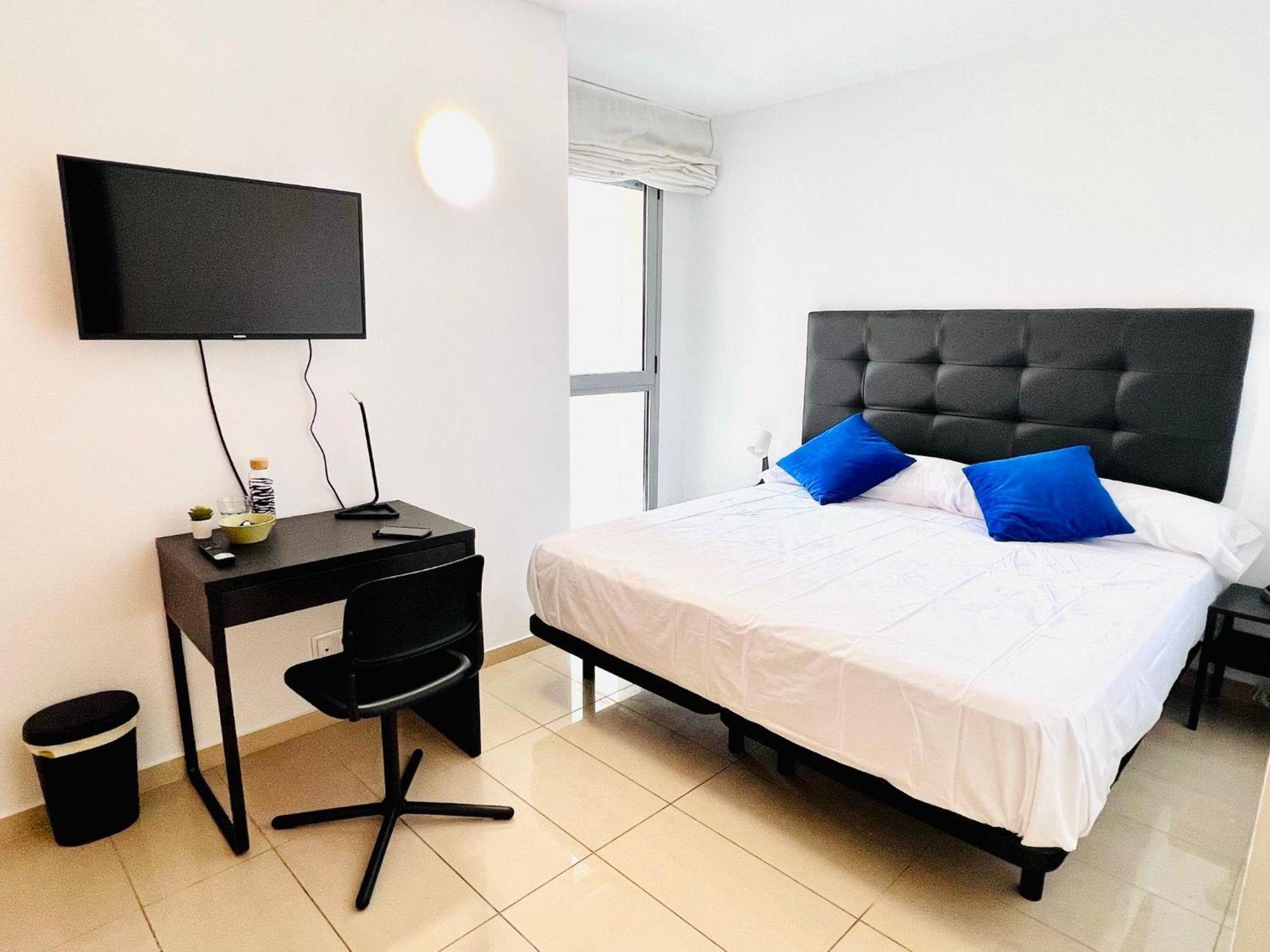 Fira Gran Via 2 - Private In A Shared - Privadas En Compartido Parque de Campismo *