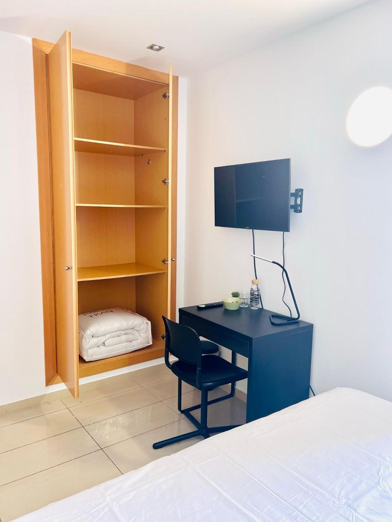 Parque de Campismo Fira Gran Via 2 - Private In A Shared - Privadas En Compartido L'Hospitalet de Llobregat