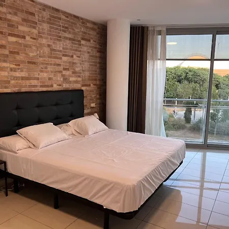 Fira Gran Via 2 - Private Rooms In A Shared Apartment - Habitaciones Privadas En Apartamento Compartido L’Hospitalet de Llobregat Zewnętrze zdjęcie