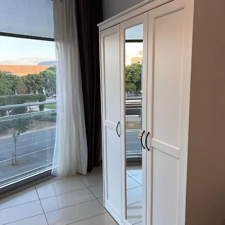 Fira Gran Via 2 - Private Rooms In A Shared Apartment - Habitaciones Privadas En Apartamento Compartido L’Hospitalet de Llobregat Zewnętrze zdjęcie