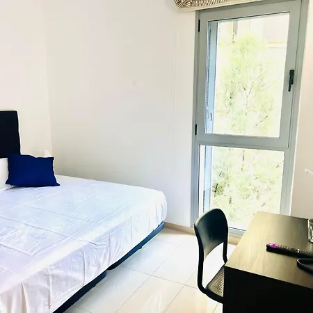 Fira Gran Via 2 - Private Rooms In A Shared Apartment - Habitaciones Privadas En Apartamento Compartido L’Hospitalet de Llobregat Zewnętrze zdjęcie