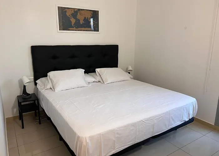 Fira Gran Via 2 - Private Rooms In A Shared Apartment - Habitaciones Privadas En Apartamento Compartido