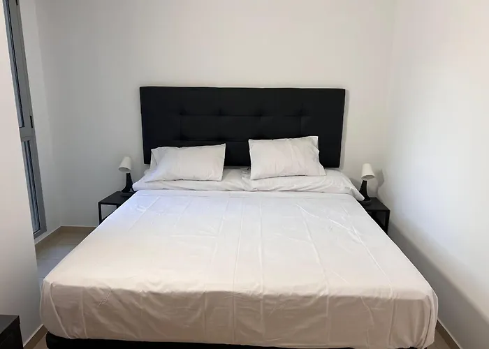 Fira Gran Via 2 - Private Rooms In A Shared Apartment - Habitaciones Privadas En Apartamento Compartido