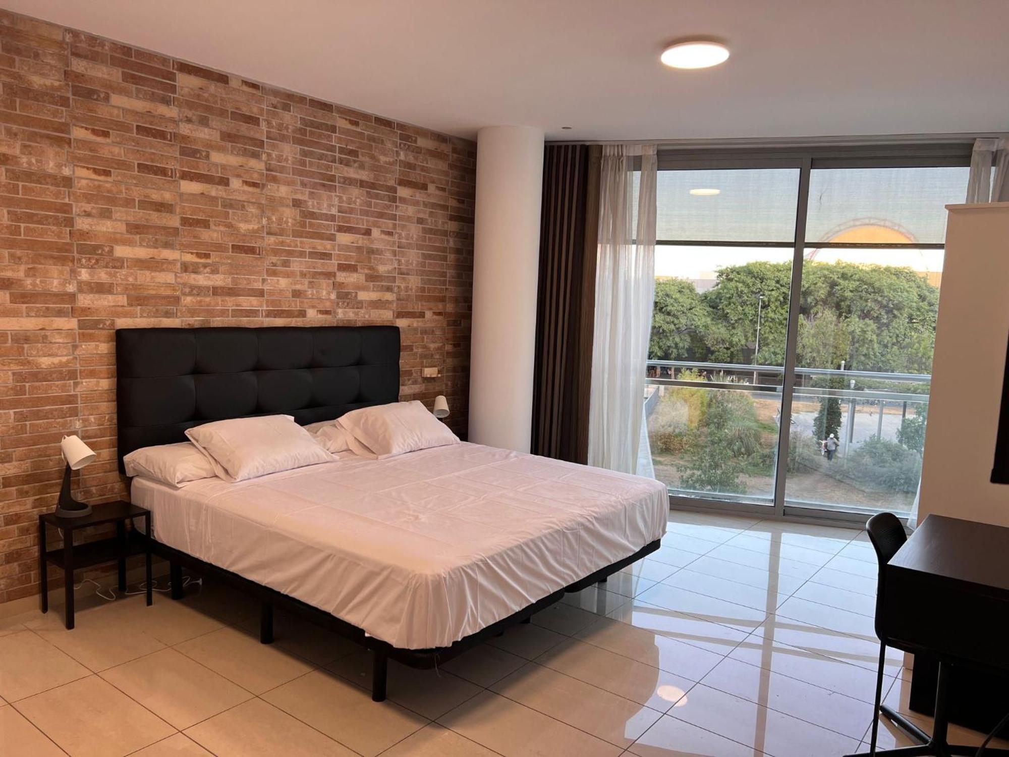 Fira Gran Via 2 - Private In A Shared - Privadas En Compartido Campsite