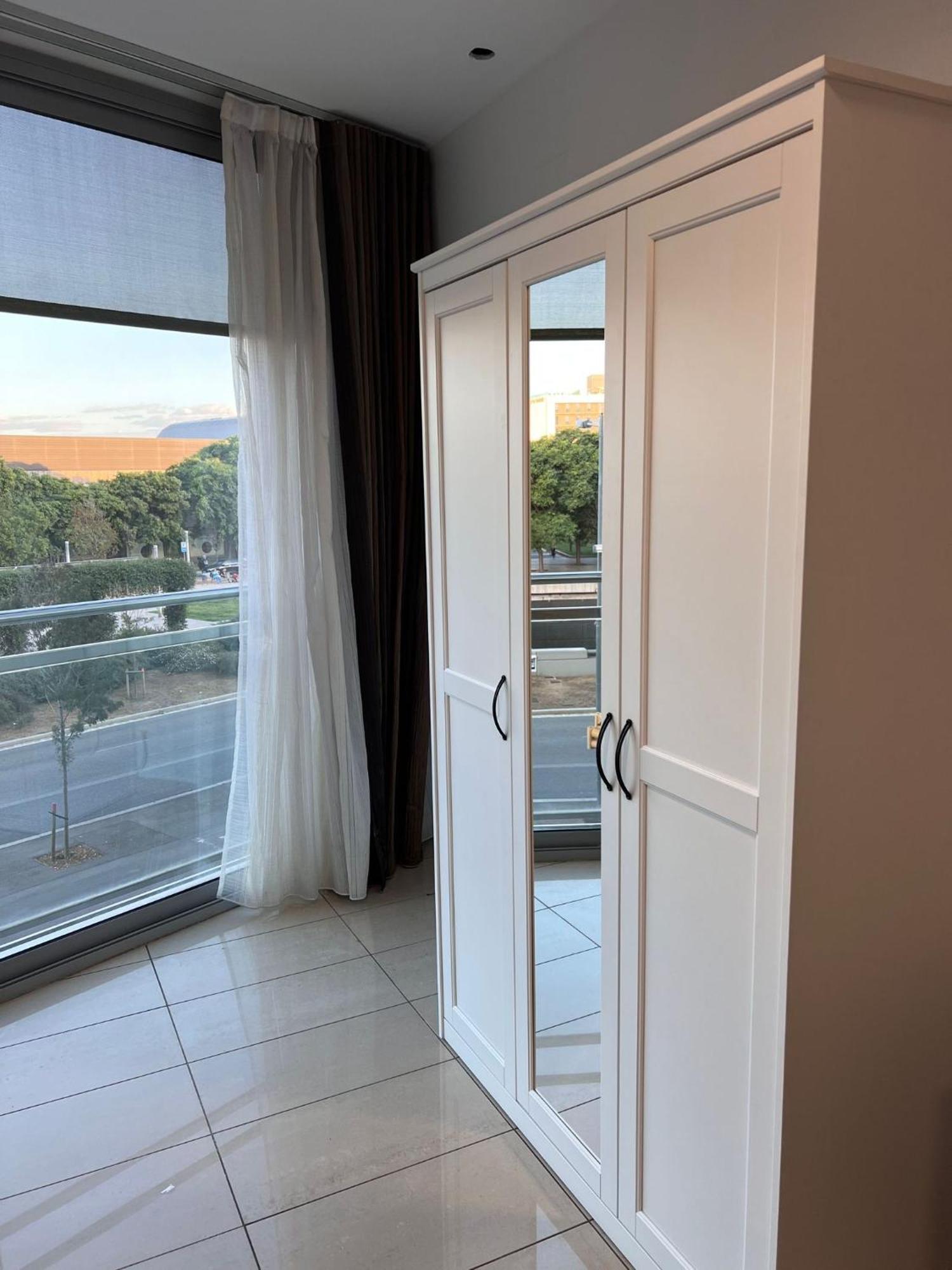 Campsite Fira Gran Via 2 - Private In A Shared - Privadas En Compartido