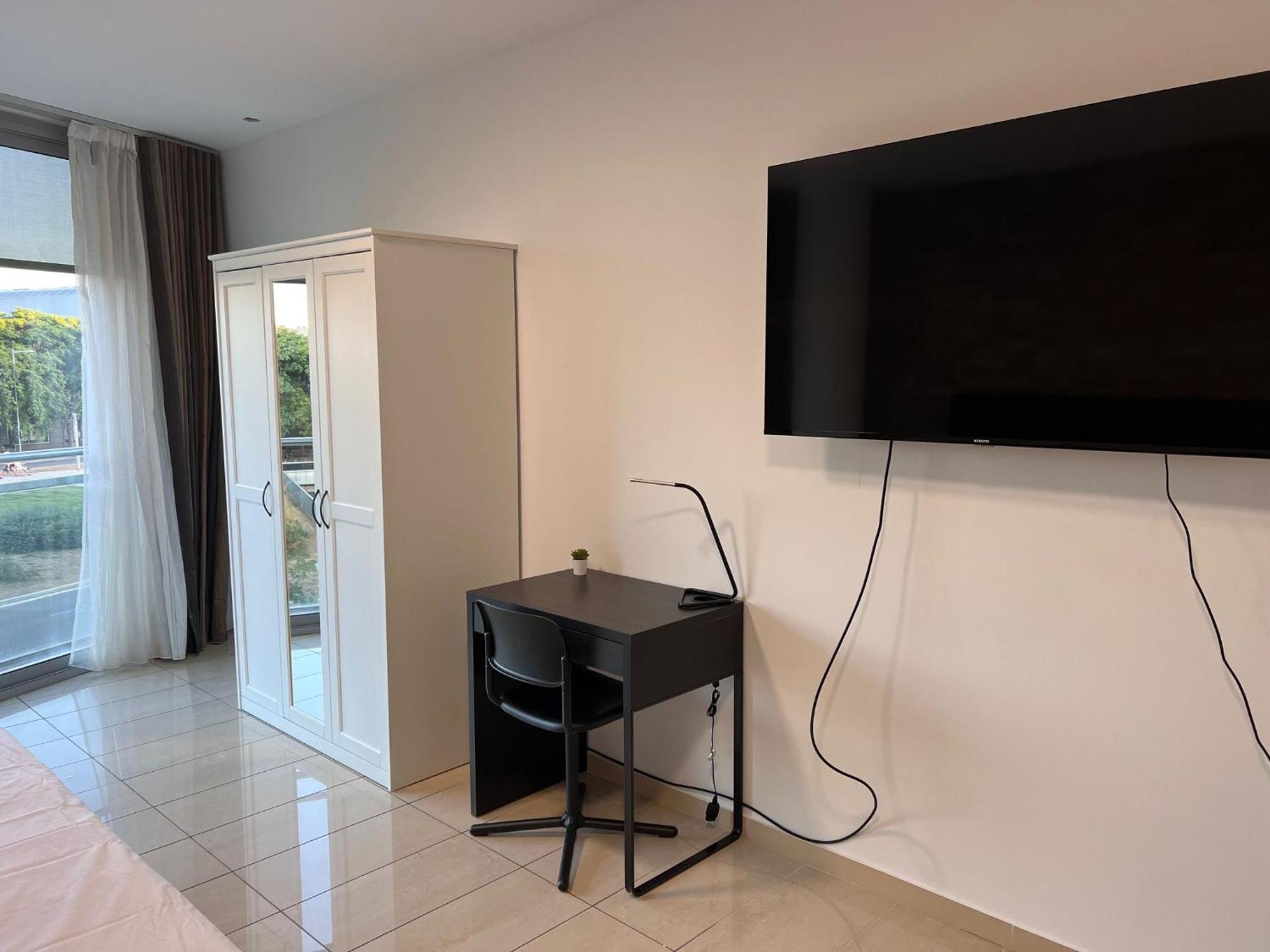 Fira Gran Via 2 - Private In A Shared - Privadas En Compartido Campsite L'Hospitalet de Llobregat