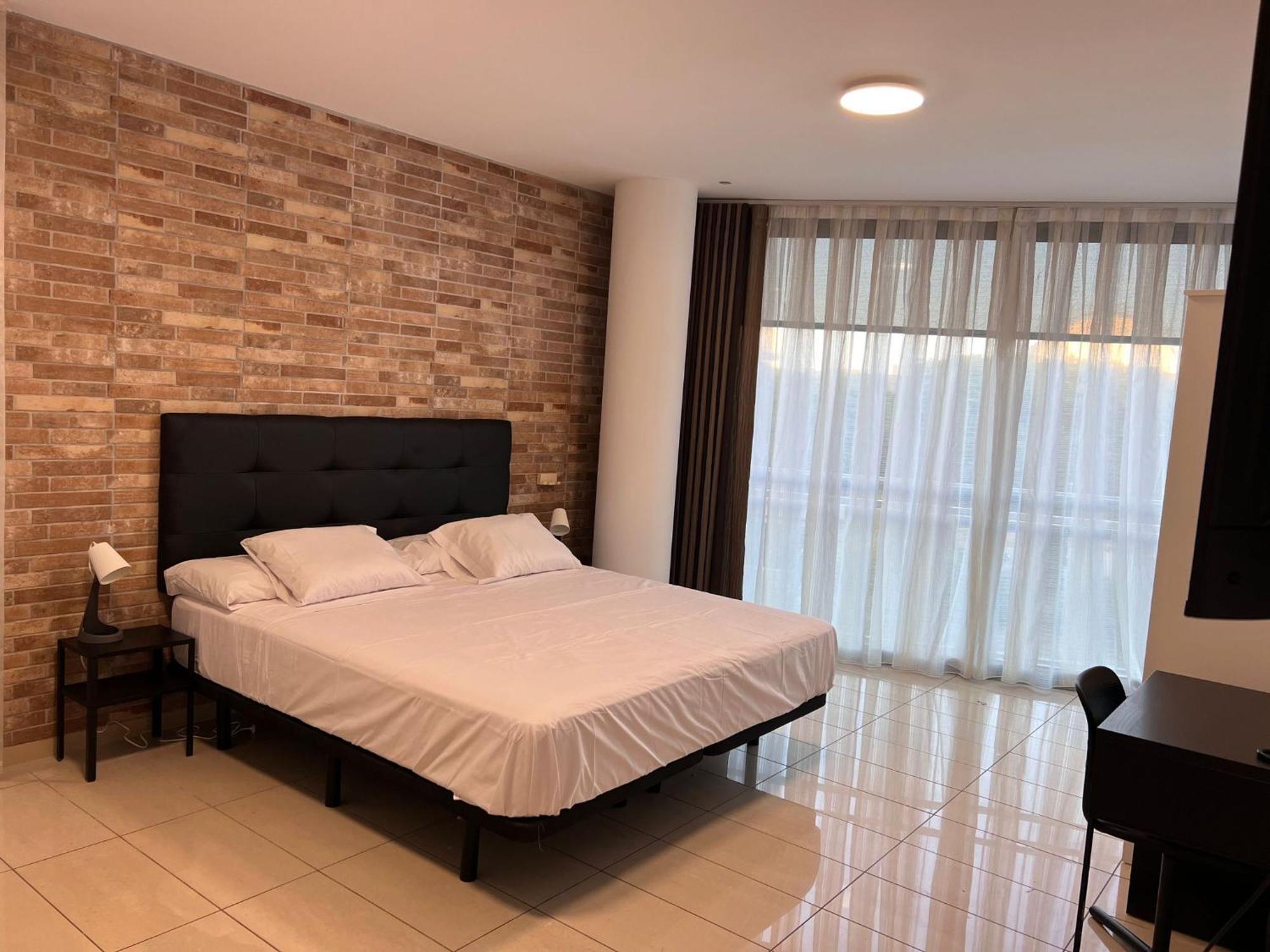 Fira Gran Via 2 - Private In A Shared - Privadas En Compartido L'Hospitalet de Llobregat