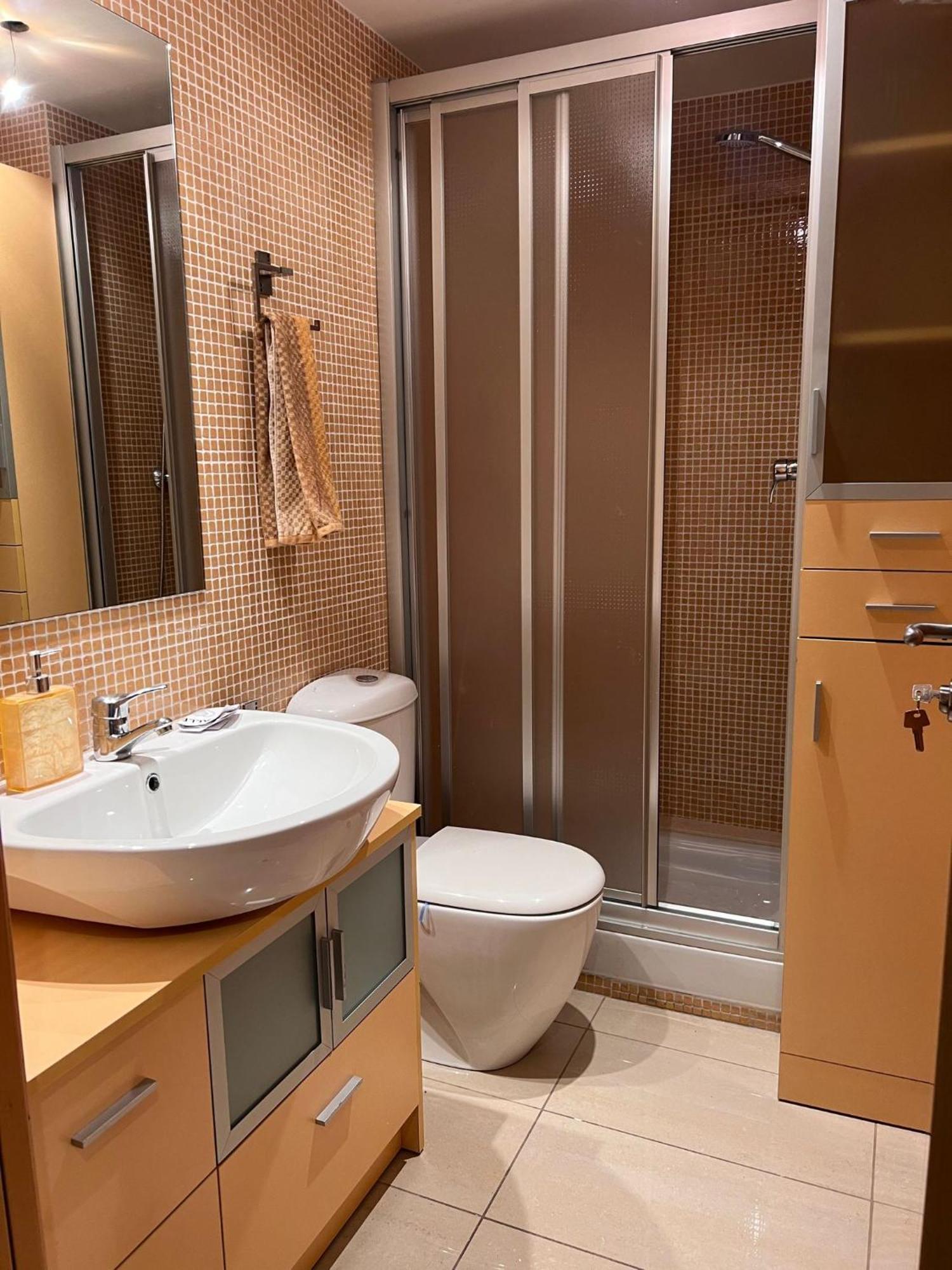 Campsite Fira Gran Via 2 - Private In A Shared - Privadas En Compartido