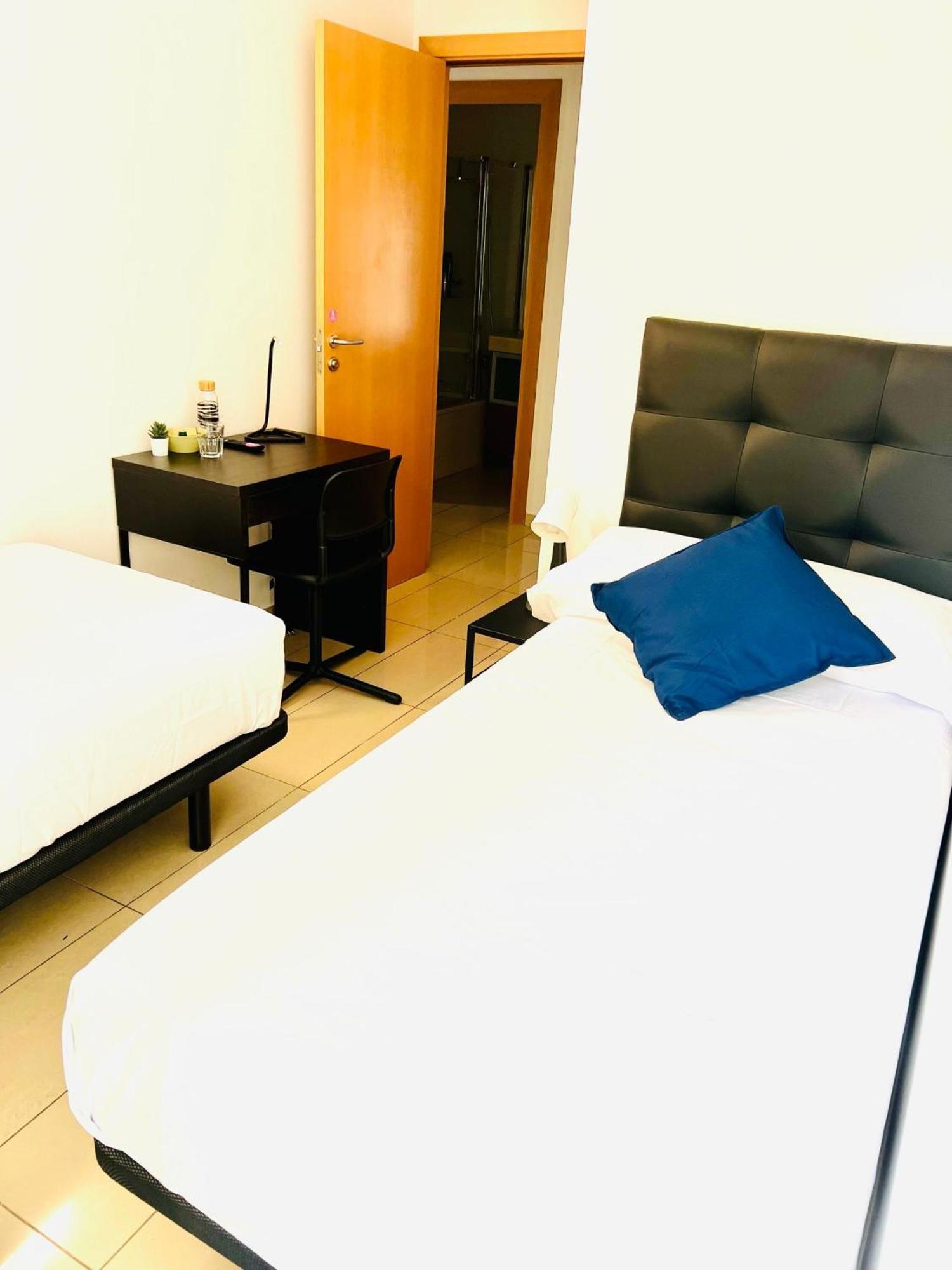 Campsite Fira Gran Via 2 - Private In A Shared - Privadas En Compartido L'Hospitalet de Llobregat