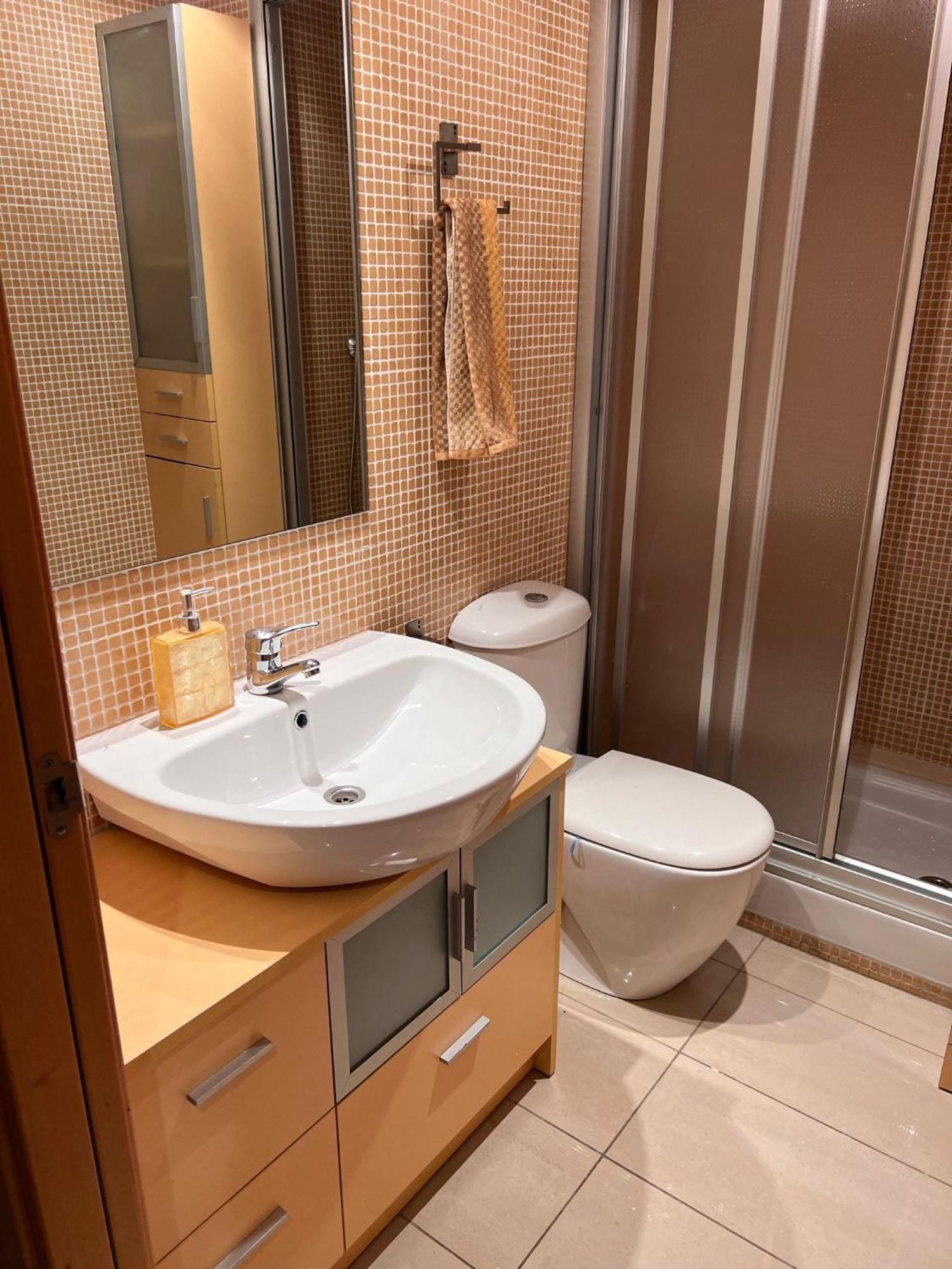 Kemping Fira Gran Via 2 - Private In A Shared - Privadas En Compartido *