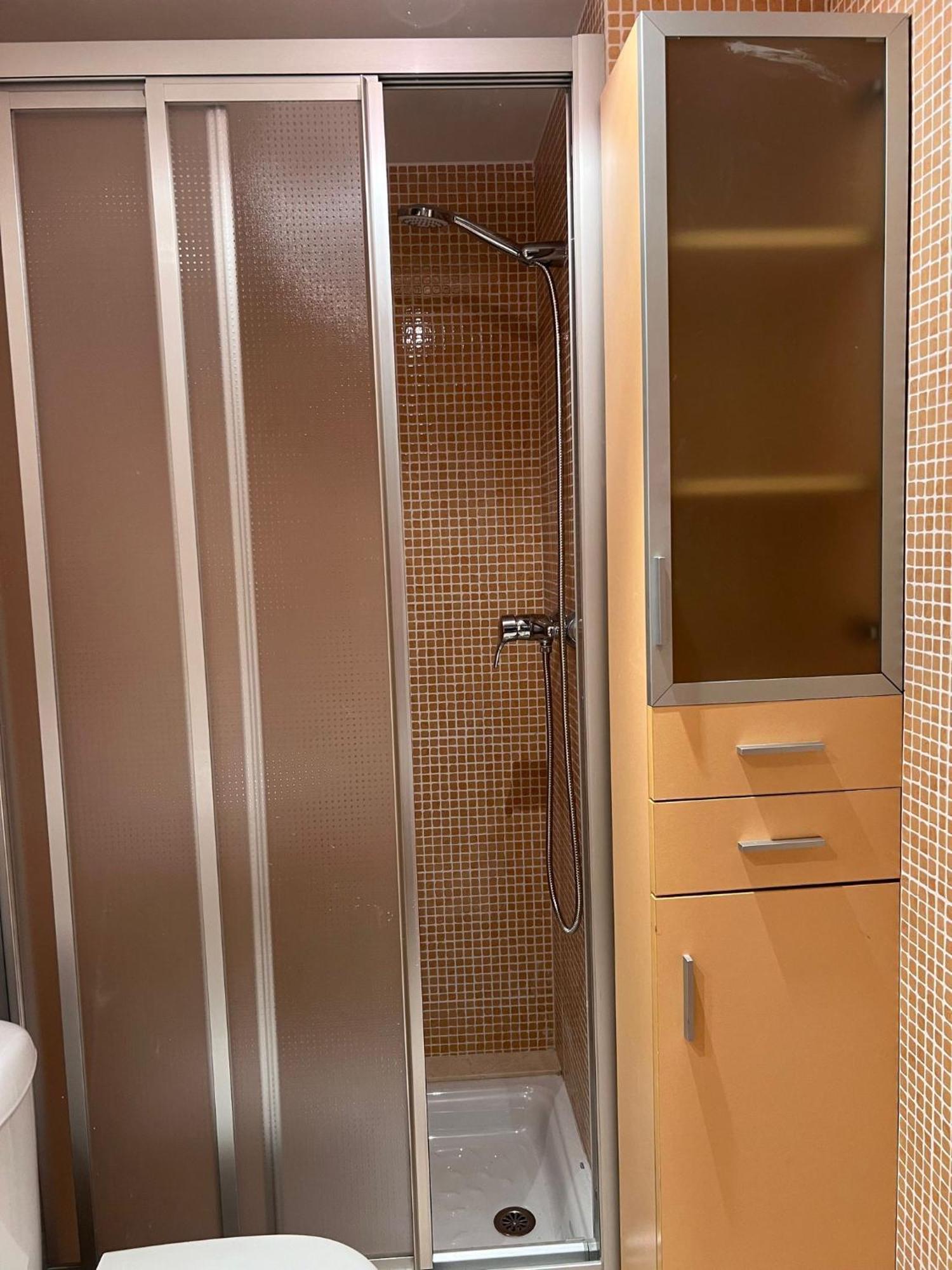 Kemping Fira Gran Via 2 - Private In A Shared - Privadas En Compartido L’Hospitalet de Llobregat