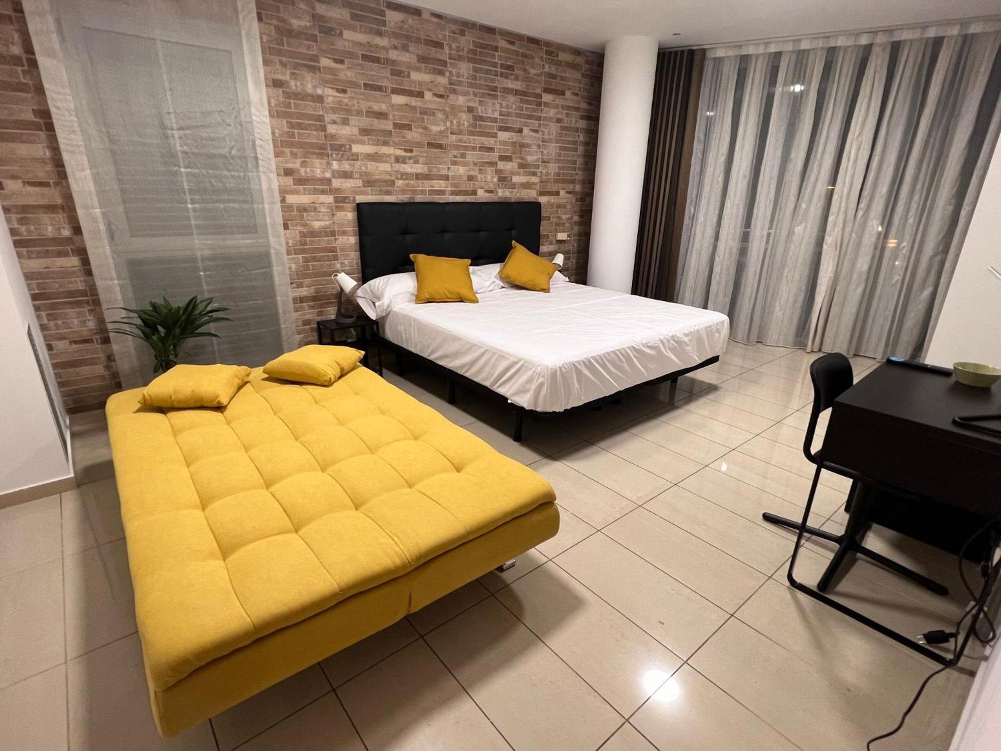 Kemping Fira Gran Via 2 - Private In A Shared - Privadas En Compartido