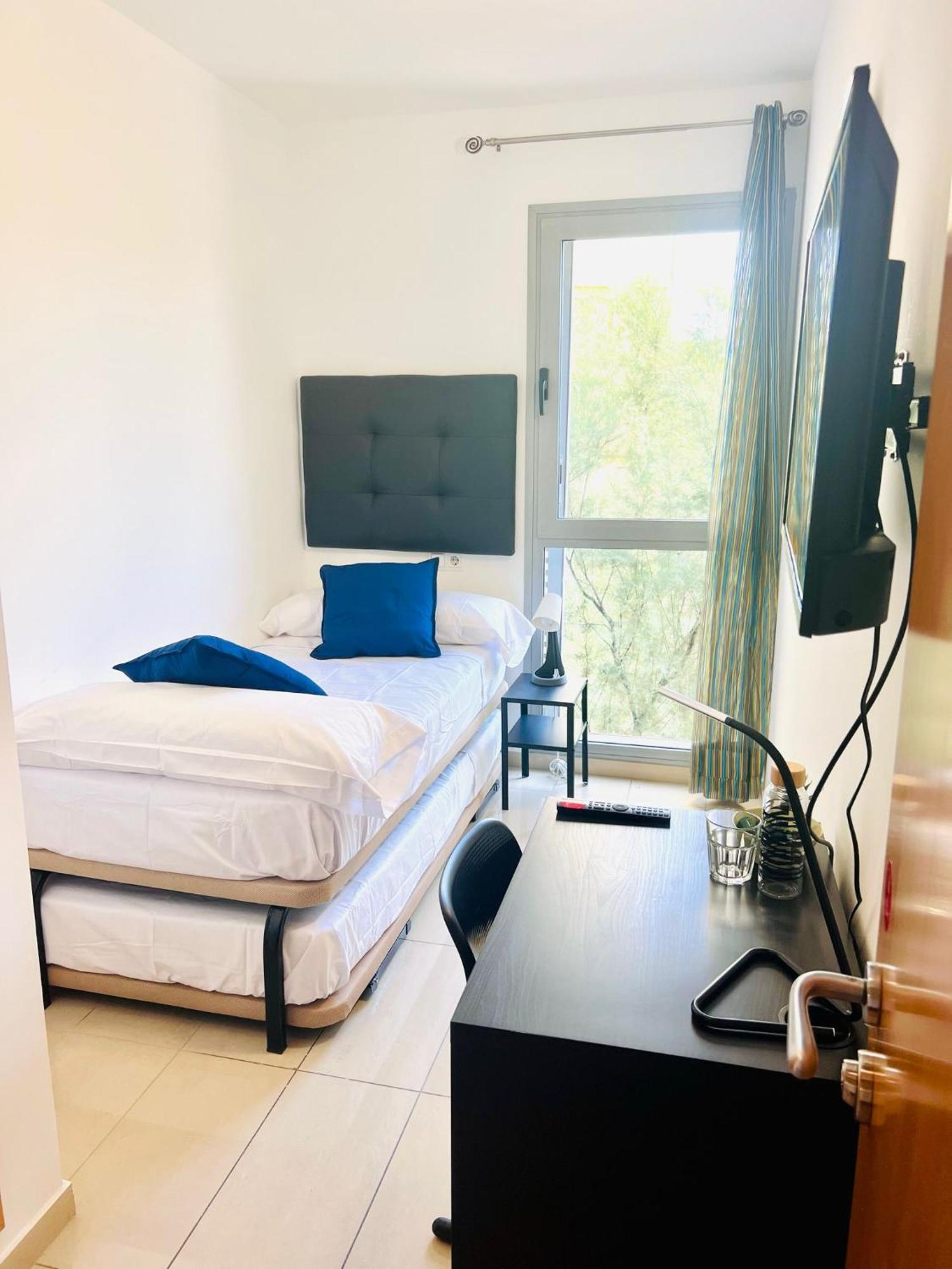 Kemping Fira Gran Via 2 - Private In A Shared - Privadas En Compartido L’Hospitalet de Llobregat